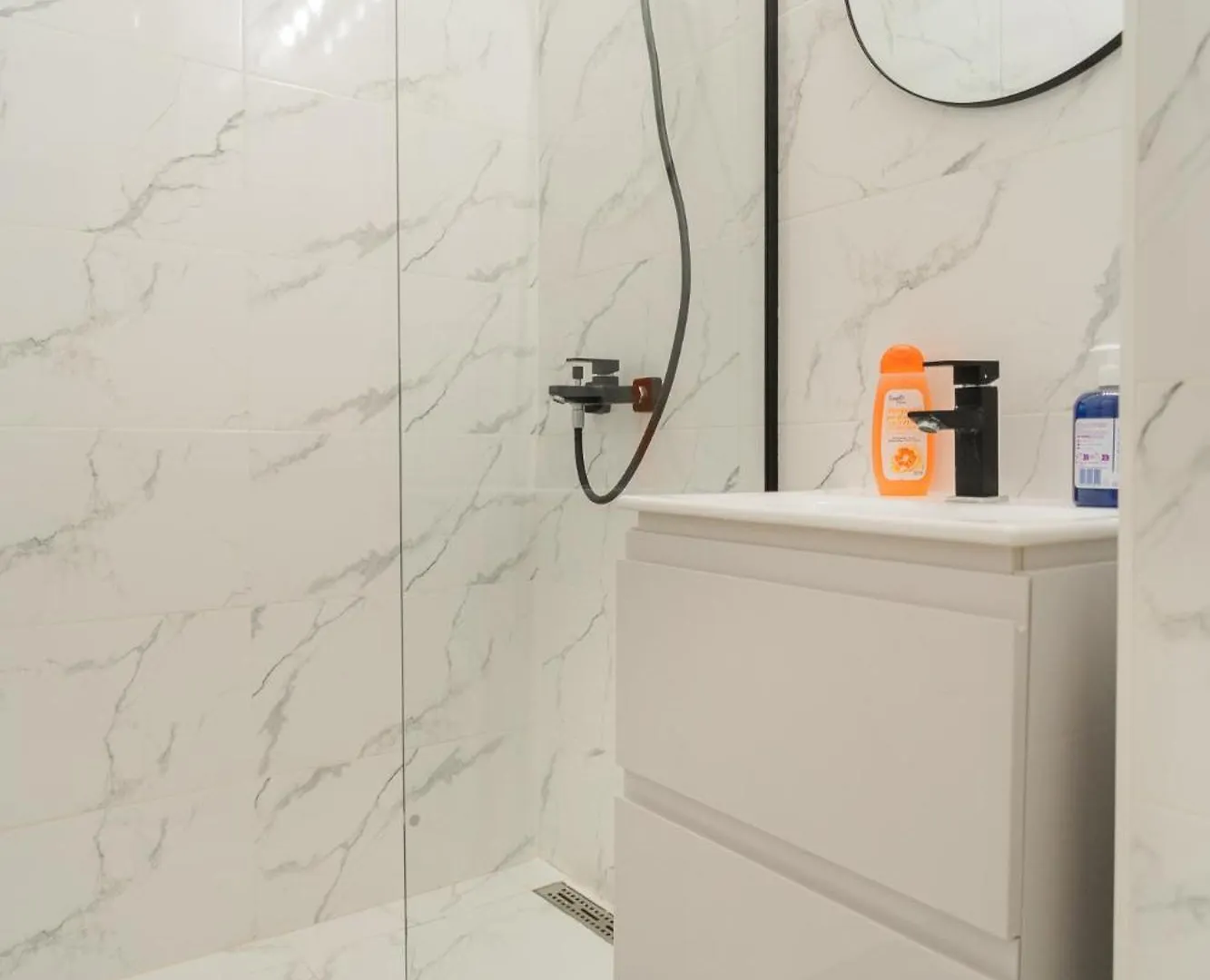 Elegant Gem Victoriei Avenue Apartment Bucharest