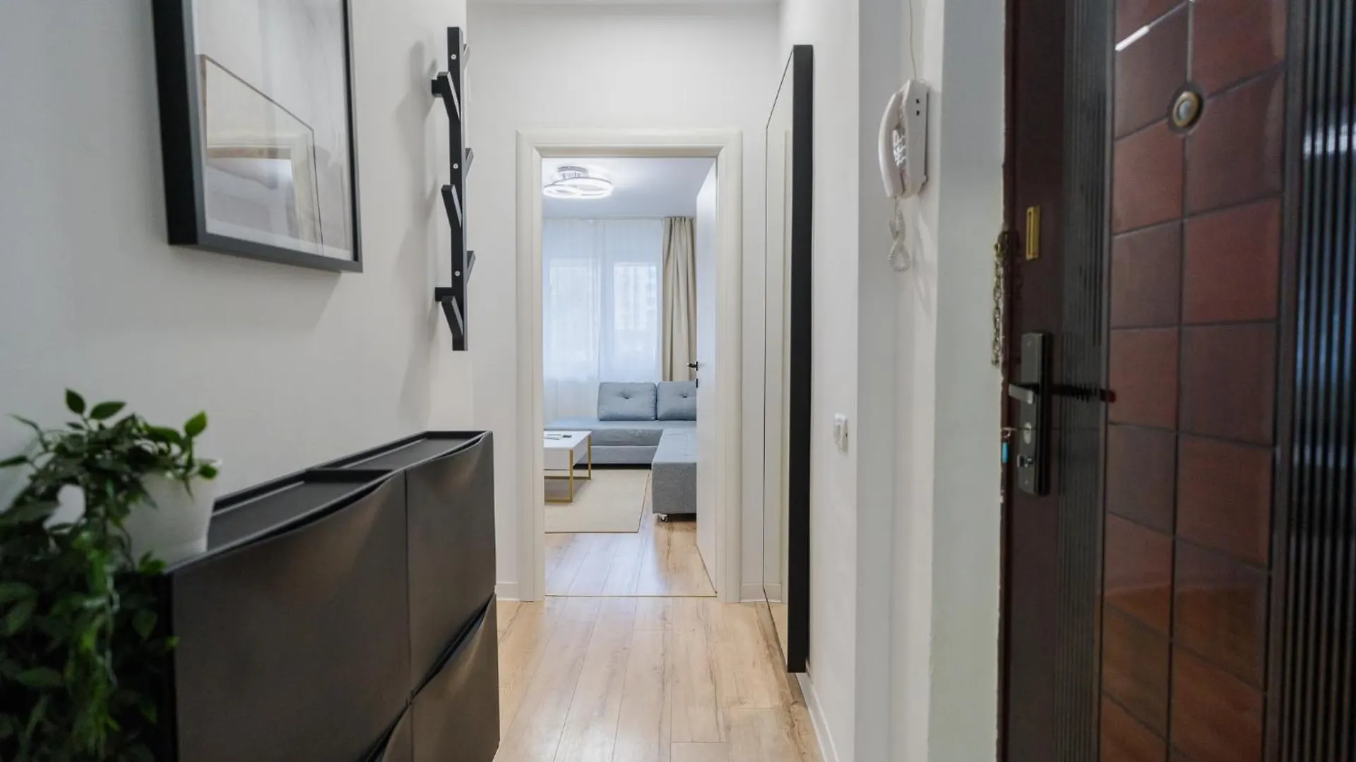 Elegant Gem Victoriei Avenue Apartment Bucharest